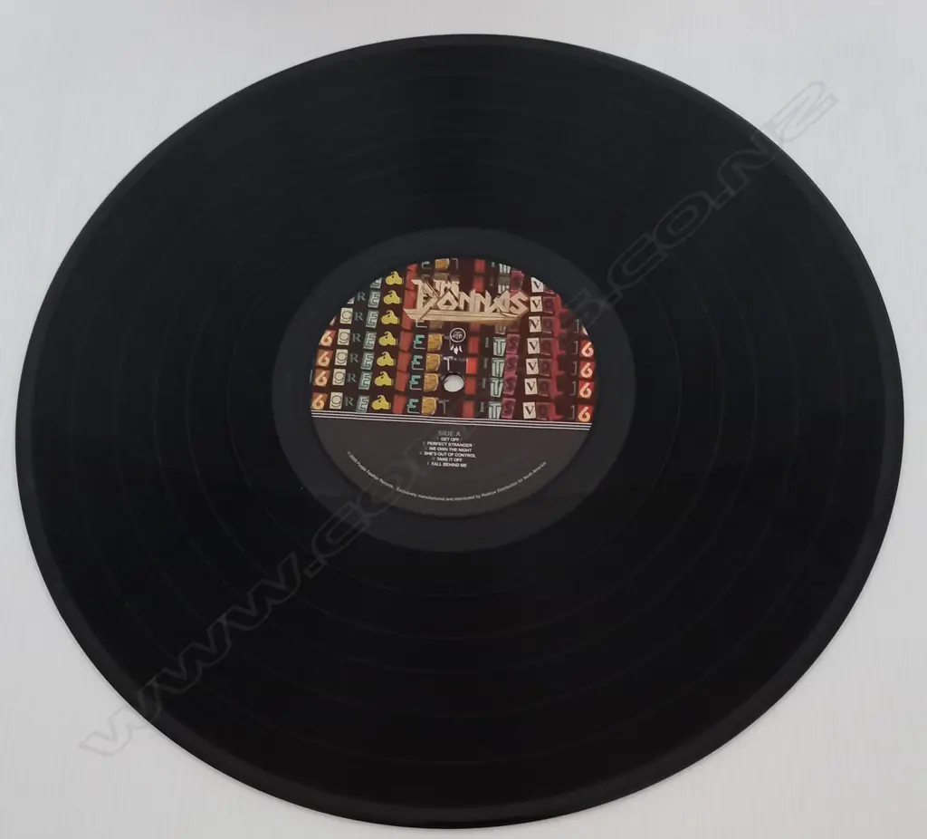 The Donnas, Greatest Hits Vol. 16 Image 1++